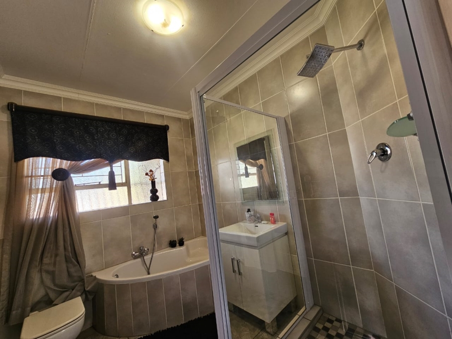 4 Bedroom Property for Sale in Jan Cillierspark Free State